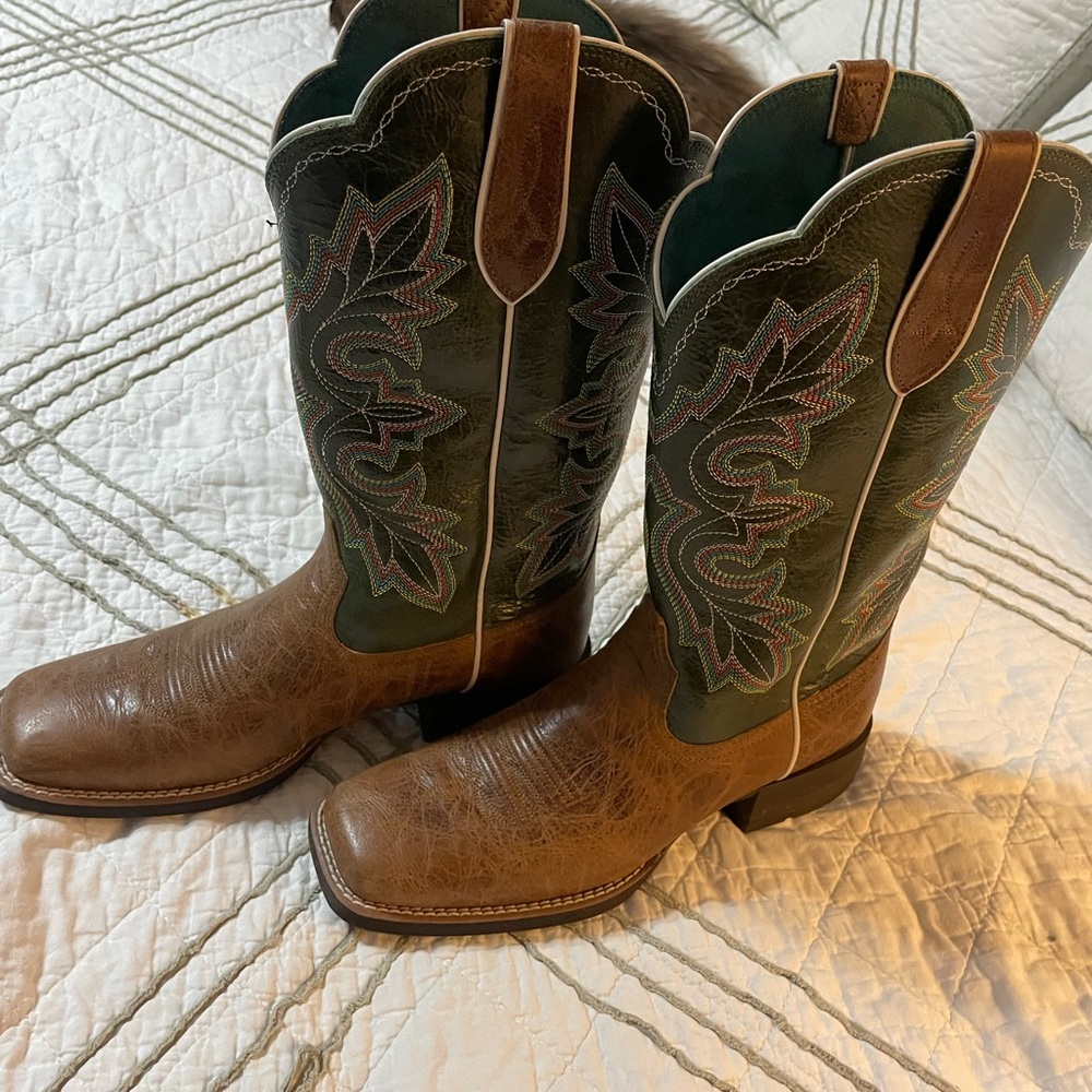 Womens cowhand ariat boots